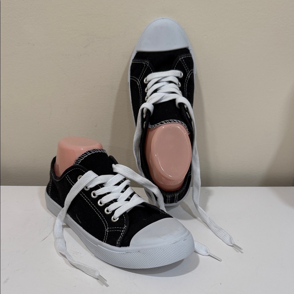 NEW - Bobbie Brooks Black and White Sneakers ( sz 8)